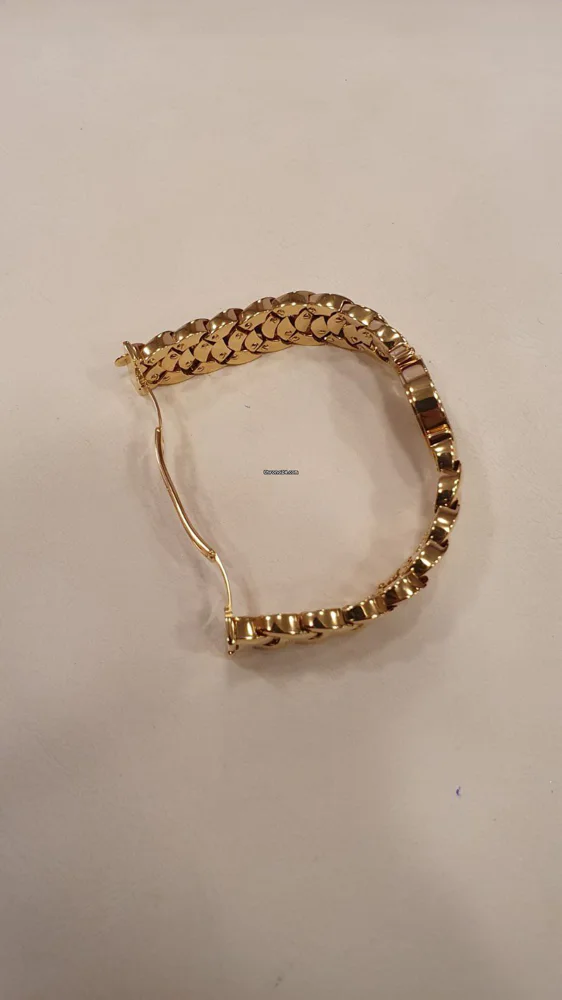 Van Cleef & Arpels Classic Ladies Quartz Diamond Dial 24,5 mm Yellow gold